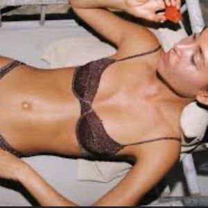 NWT TRIANGL SARIA - JENE SPARKLE